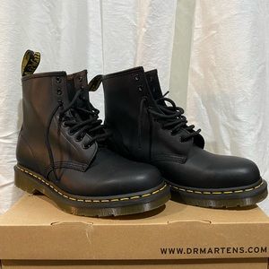 **UNISEX** DR.MARTEN Smooth leather lace up boots